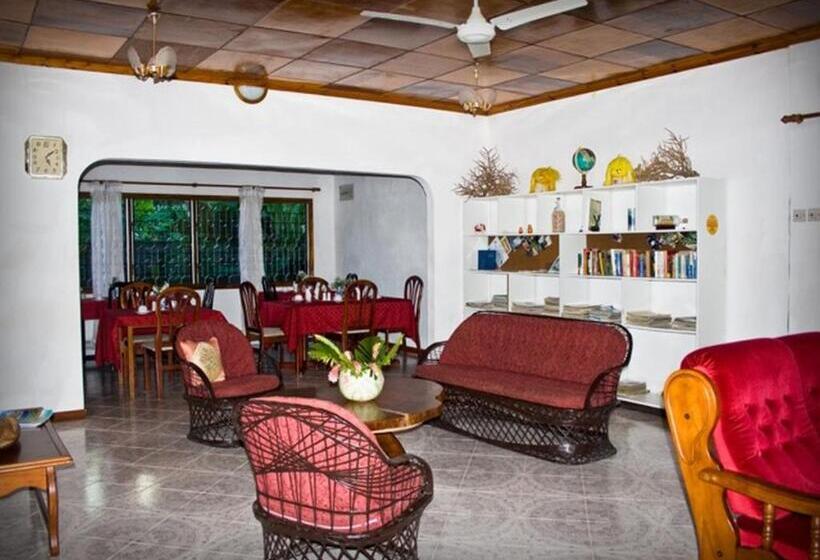 پانسیون Villa De Roses