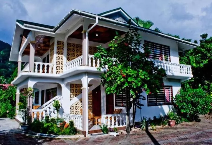 پانسیون Villa De Roses