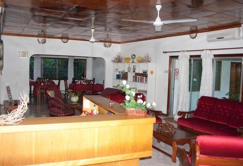 پانسیون Villa De Roses