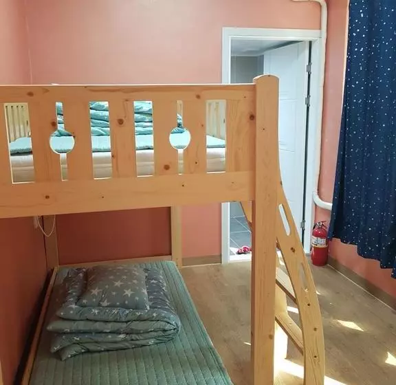 Sai Guesthouse  Hostel