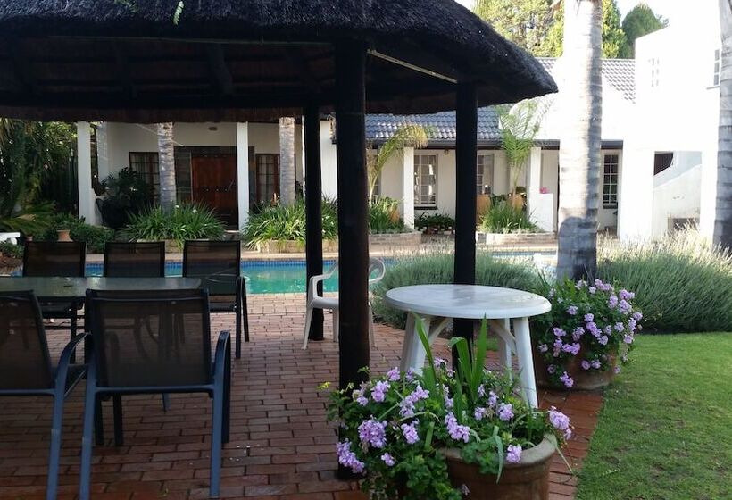 Six Valk Avenue Guest House