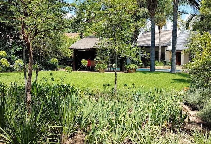 Six Valk Avenue Guest House