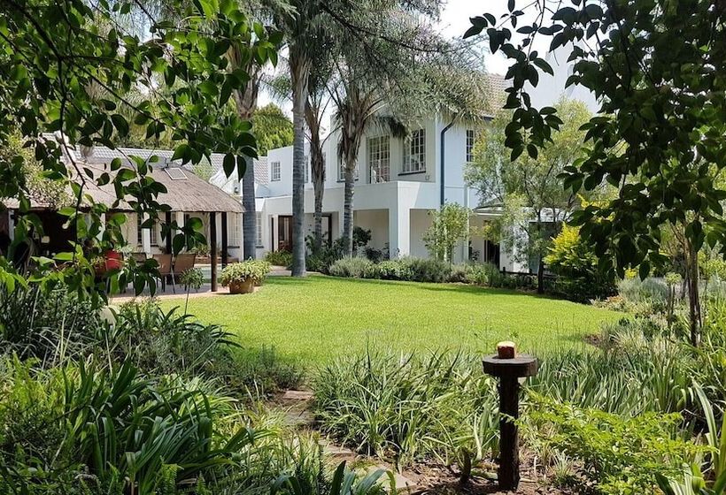 Six Valk Avenue Guest House