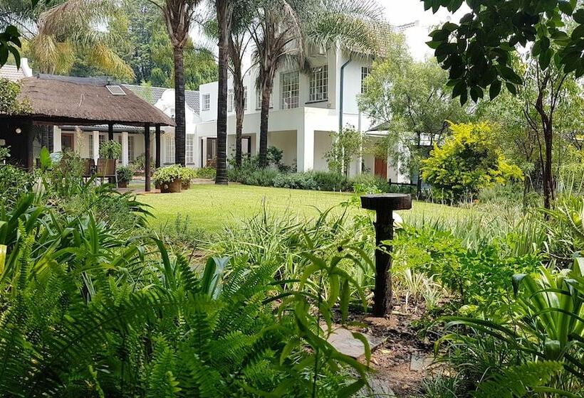 Six Valk Avenue Guest House