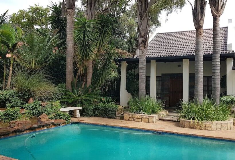 Six Valk Avenue Guest House