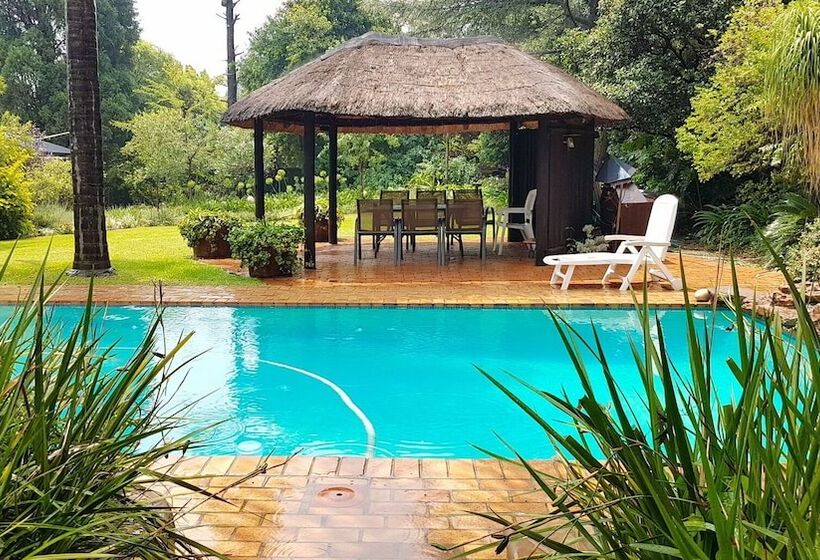 Six Valk Avenue Guest House