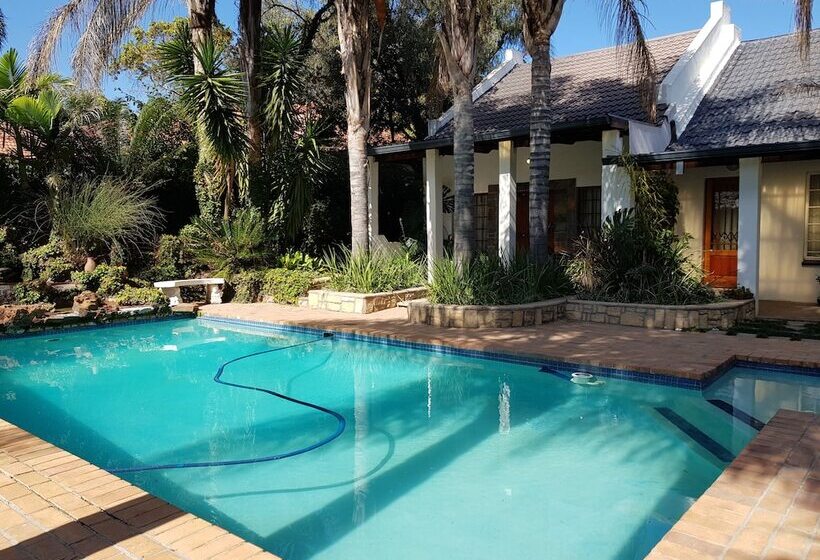 Six Valk Avenue Guest House