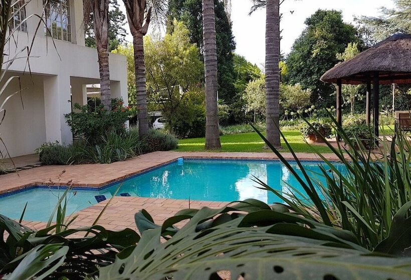 Six Valk Avenue Guest House