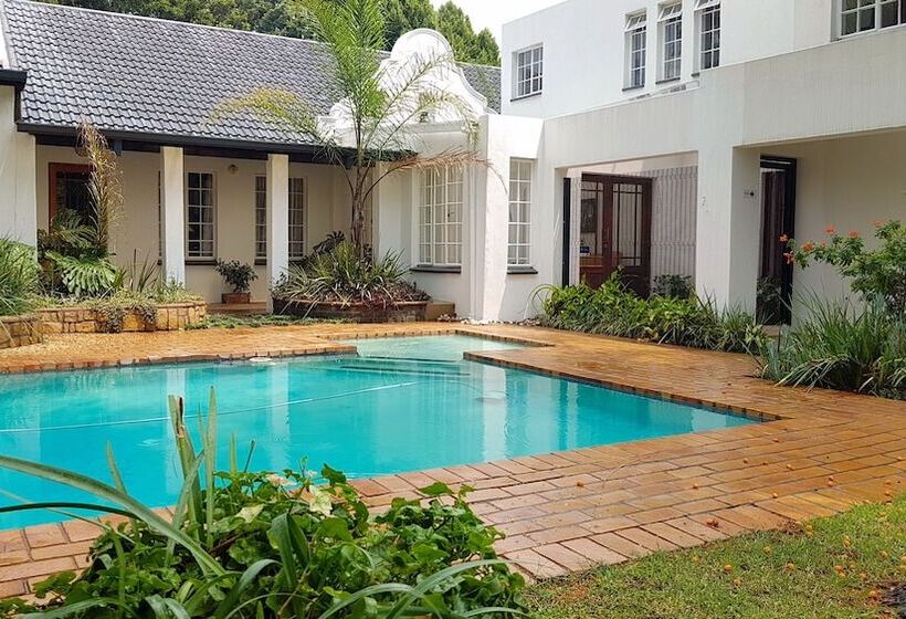 Six Valk Avenue Guest House