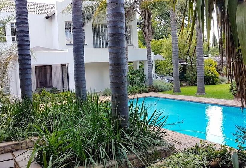 Six Valk Avenue Guest House