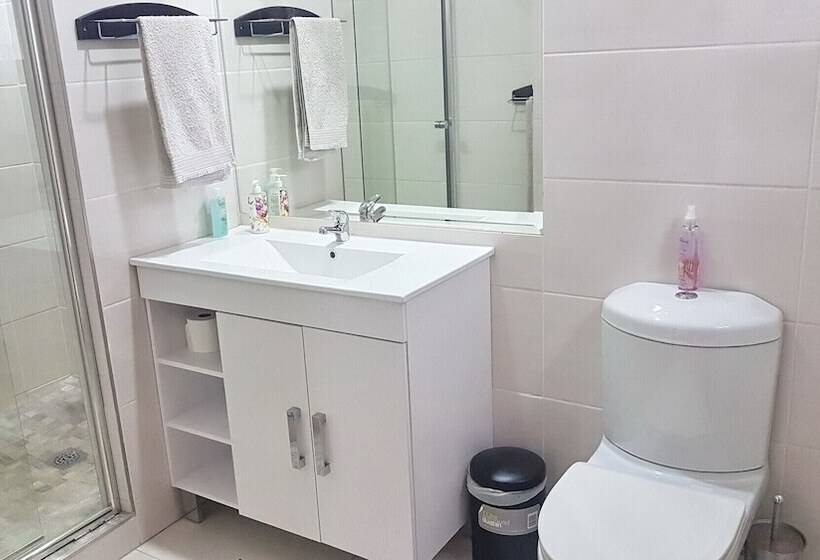 Six Valk Avenue Guest House