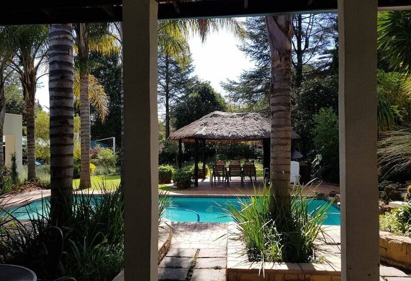 Six Valk Avenue Guest House