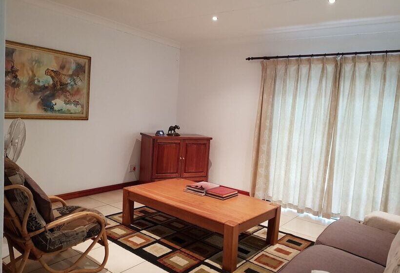 Six Valk Avenue Guest House