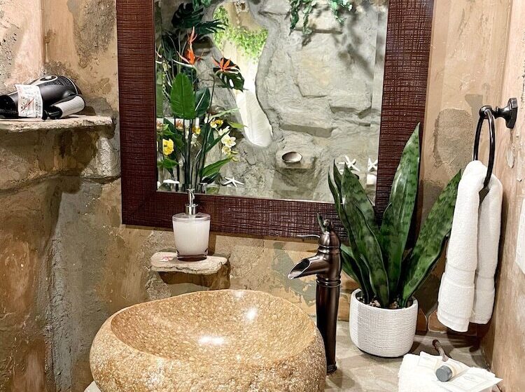 5th East Hall Bed & Breakfast