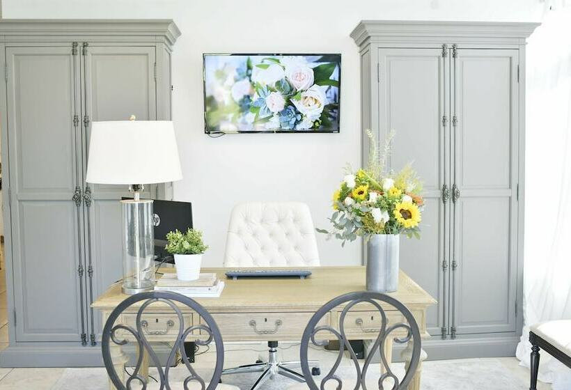 5th East Hall Bed & Breakfast