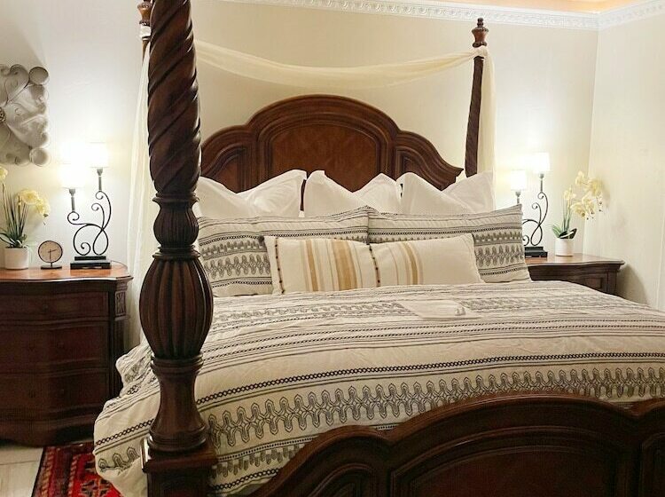 5th East Hall Bed & Breakfast