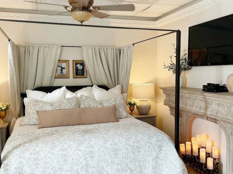 5th East Hall Bed & Breakfast