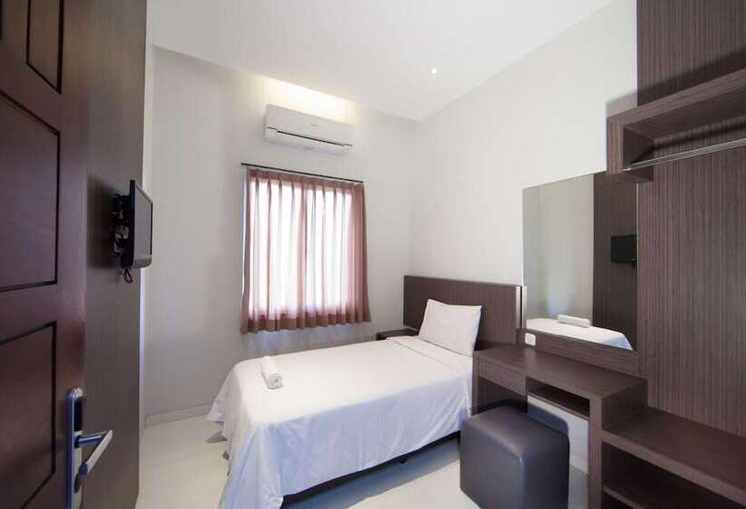 Хостел Spot On 90777 D’river Guest House