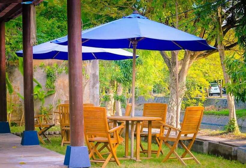 בית מלון כפרי Radiant Jepun Villa