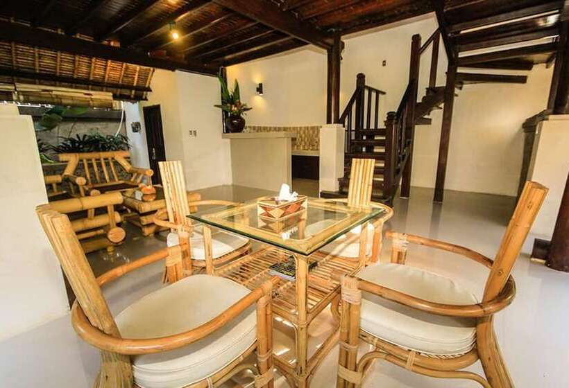 בית מלון כפרי Radiant Jepun Villa