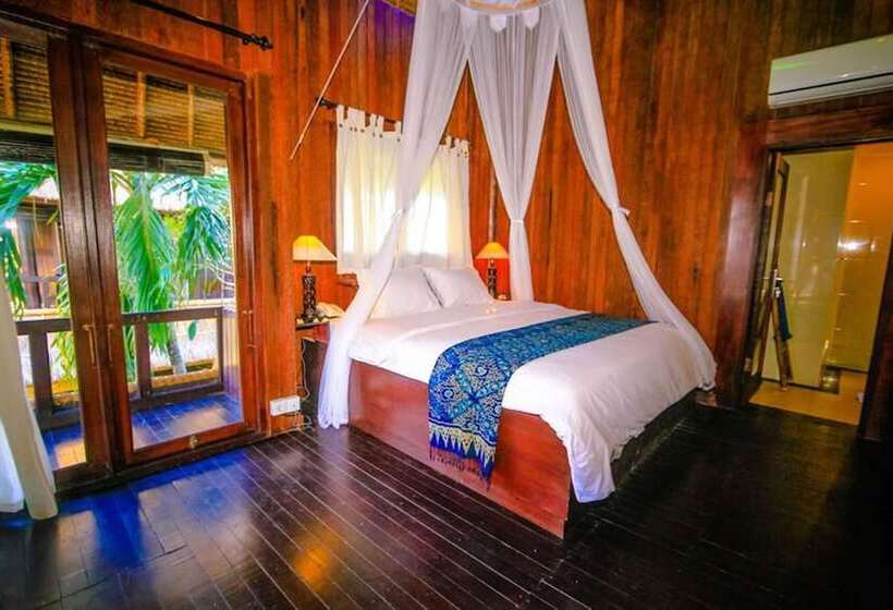 בית מלון כפרי Radiant Jepun Villa