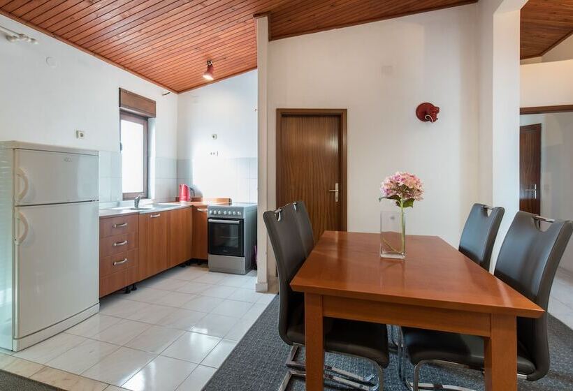 بنسيون Beachfront Villa Mediteran