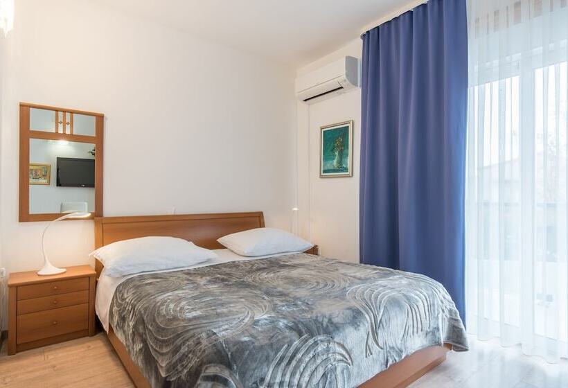 بنسيون Beachfront Villa Mediteran