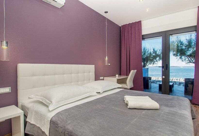 بنسيون Beachfront Villa Mediteran