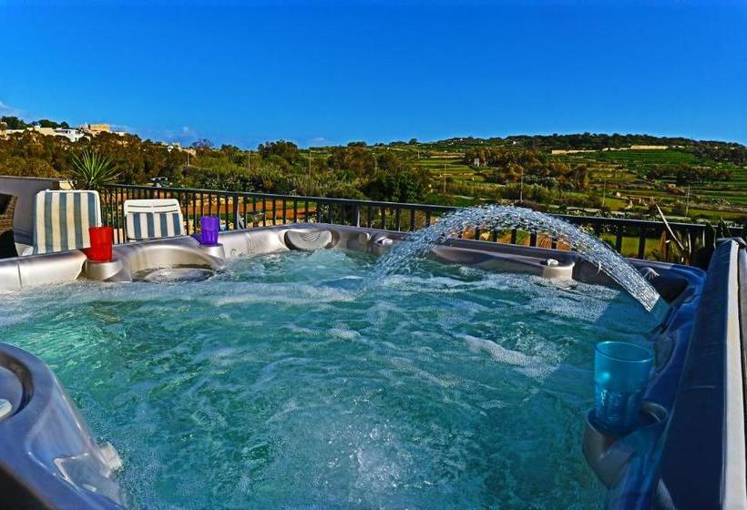 Stunning Views 4 Bedrooms Penthouse In Marsaxlokk