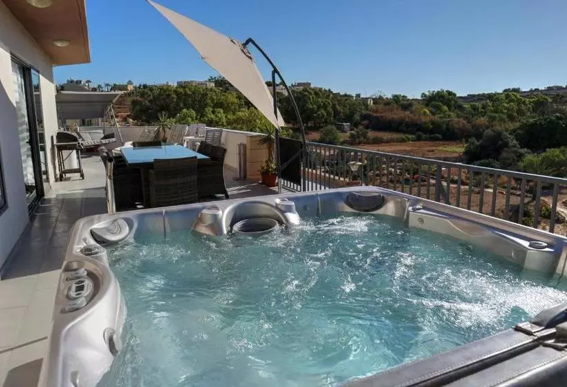 Stunning Views 4 Bedrooms Penthouse In Marsaxlokk