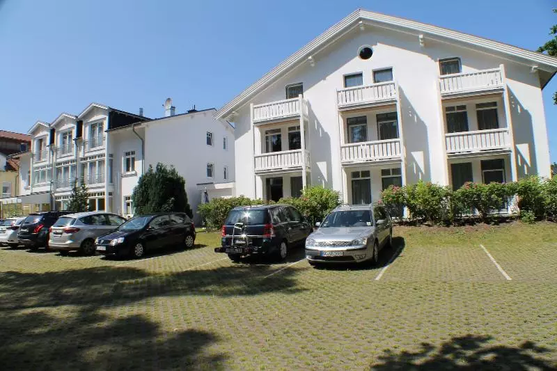 R&r Hotel Strandallee