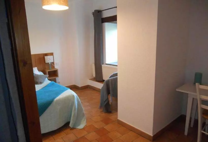 ベッドアンドブレックファースト Chambre D' Hotes Des Collines