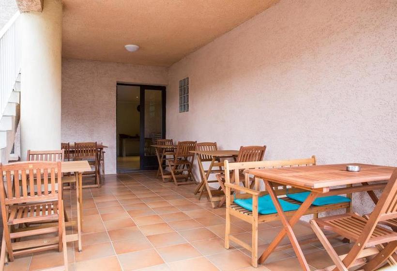 تختخواب و صبحانه U Fornu