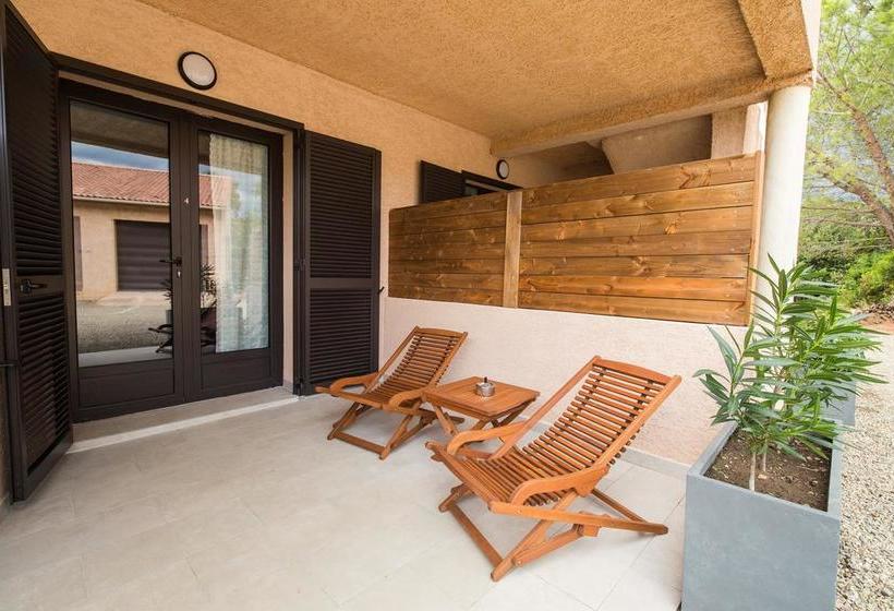 تختخواب و صبحانه U Fornu