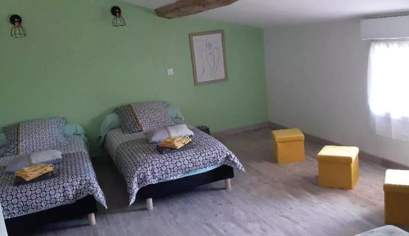 تختخواب و صبحانه La Clé Des Champs