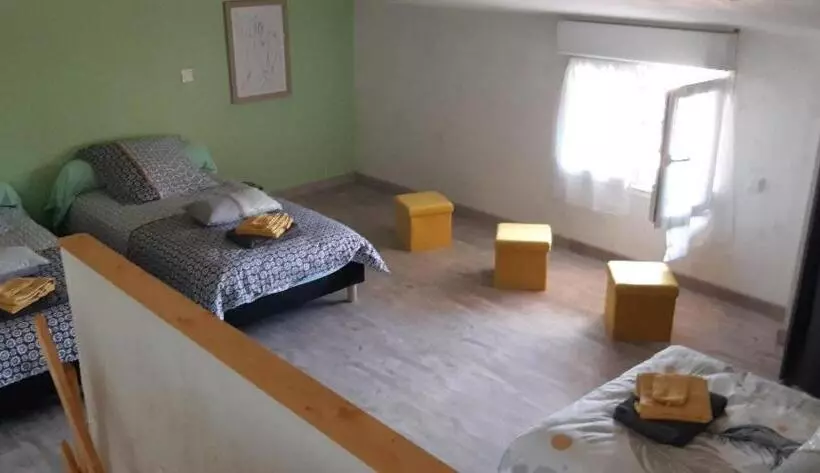 تختخواب و صبحانه La Clé Des Champs