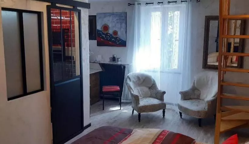 تختخواب و صبحانه La Clé Des Champs