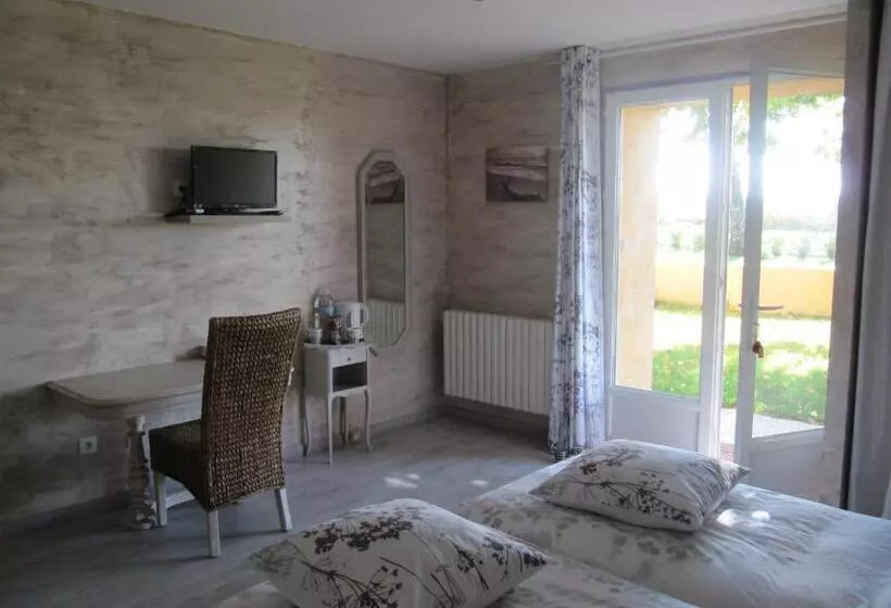 تختخواب و صبحانه La Clé Des Champs