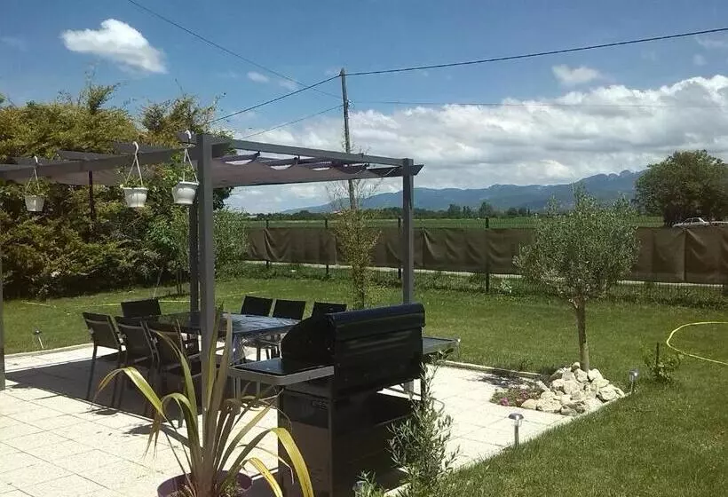 تختخواب و صبحانه La Clé Des Champs