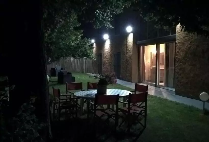 تختخواب و صبحانه La Clé Des Champs