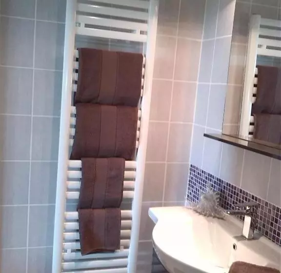 تختخواب و صبحانه La Clé Des Champs