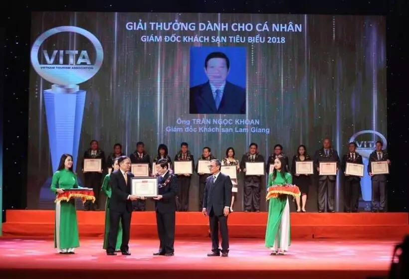 هتل Lam Giang
