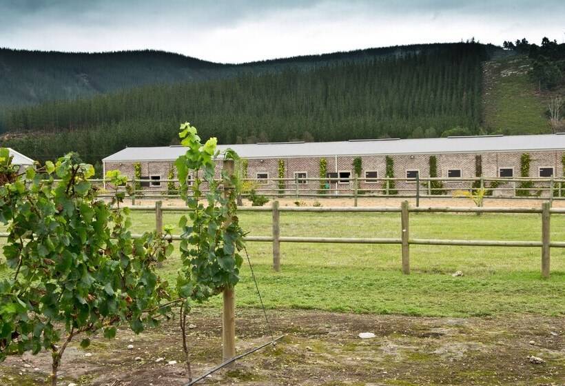 Country House At Kay & Monty