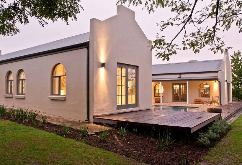 Country House At Kay & Monty