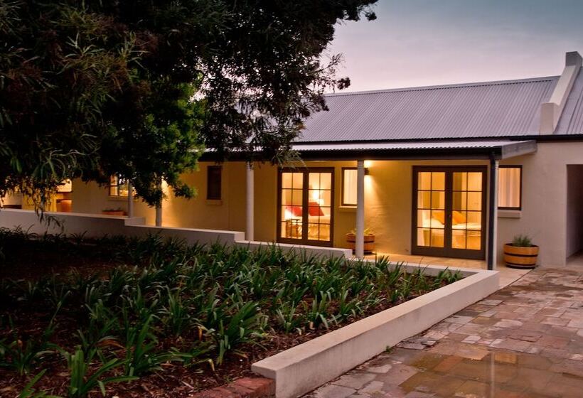 Country House At Kay & Monty