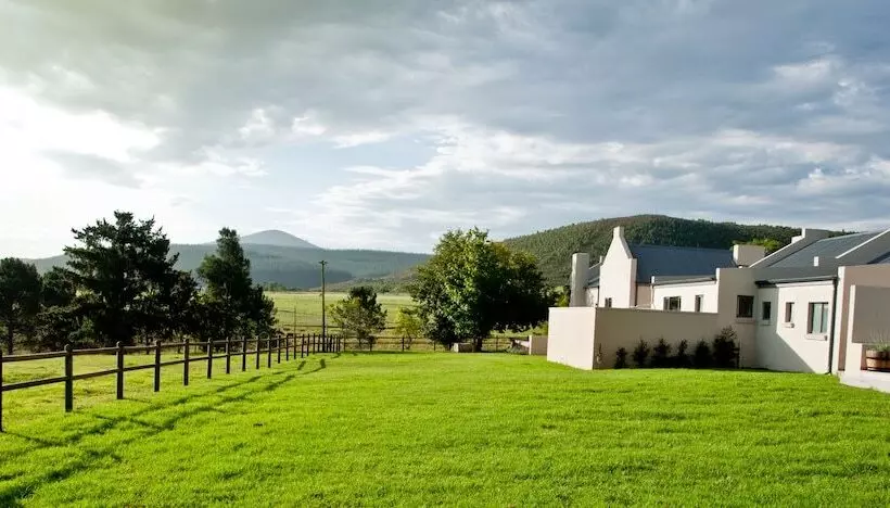 Country House At Kay & Monty