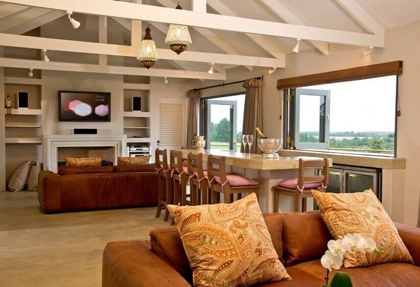 Country House At Kay & Monty