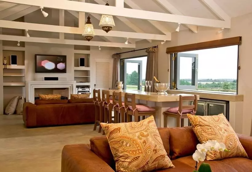 Country House At Kay & Monty