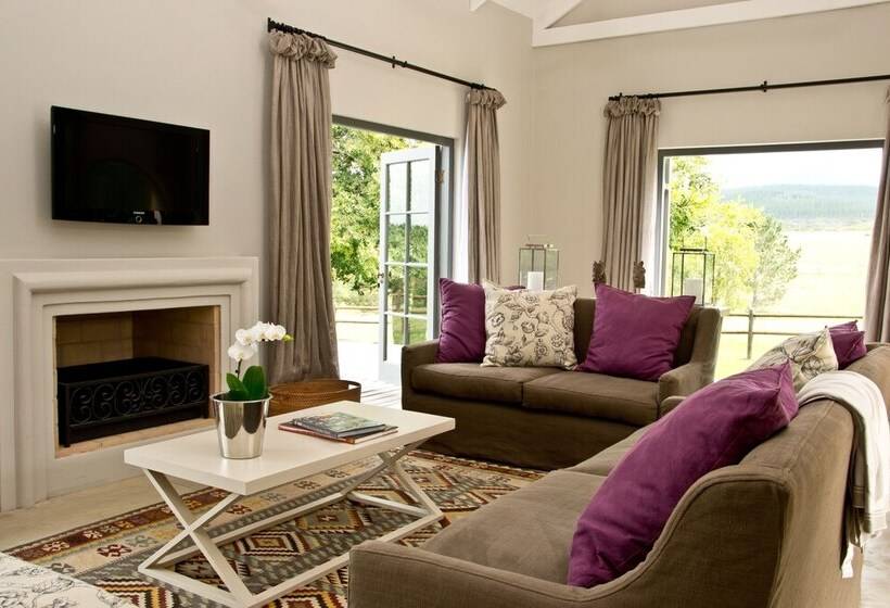 Country House At Kay & Monty