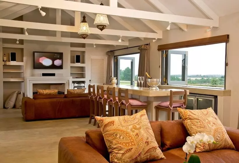 Country House At Kay & Monty